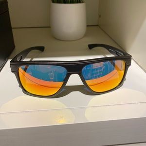Oakley Breadbox
